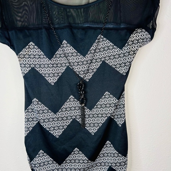Free Kisses Black & White Pattern Short Sleeve Blouse with Accent Necklace - Picture 3 of 16